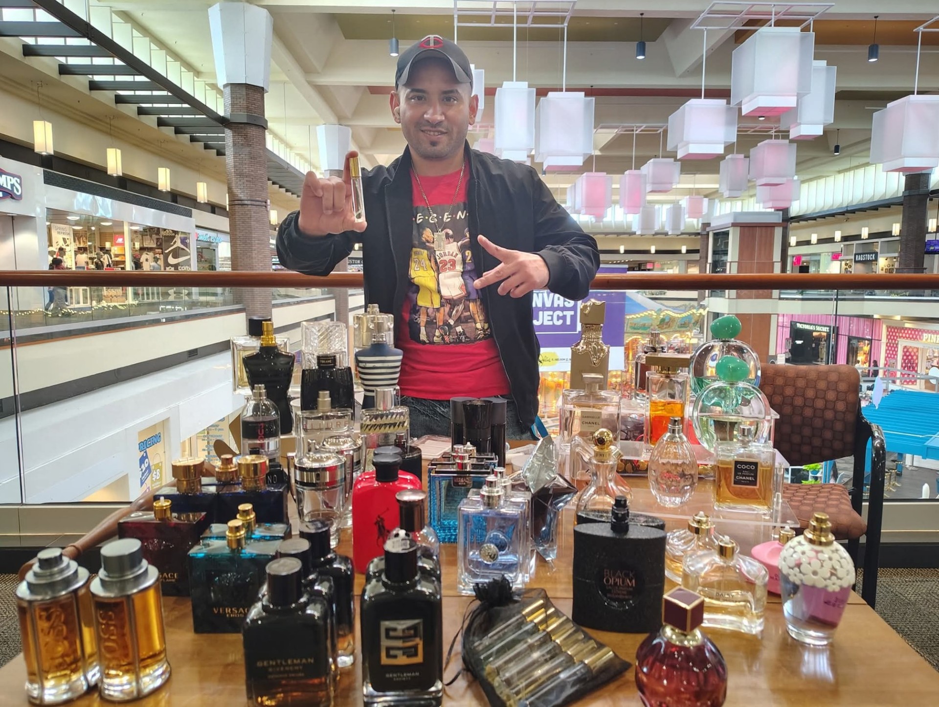 Aura Drops private fragrance bar at a luxury event